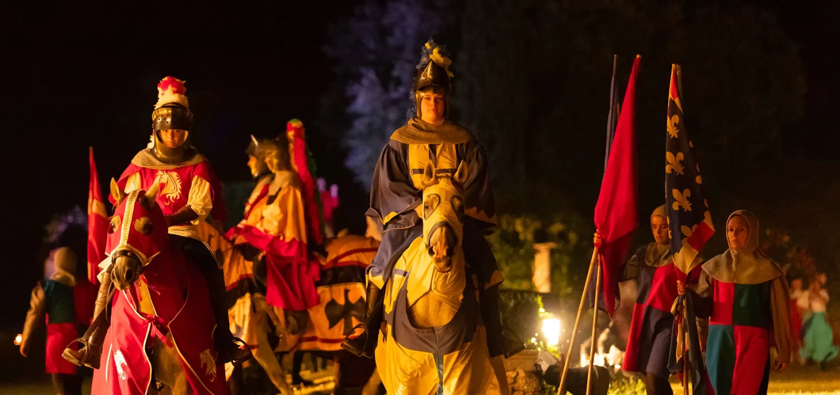Scène médiévale : des chevaliers avant le tournoi.